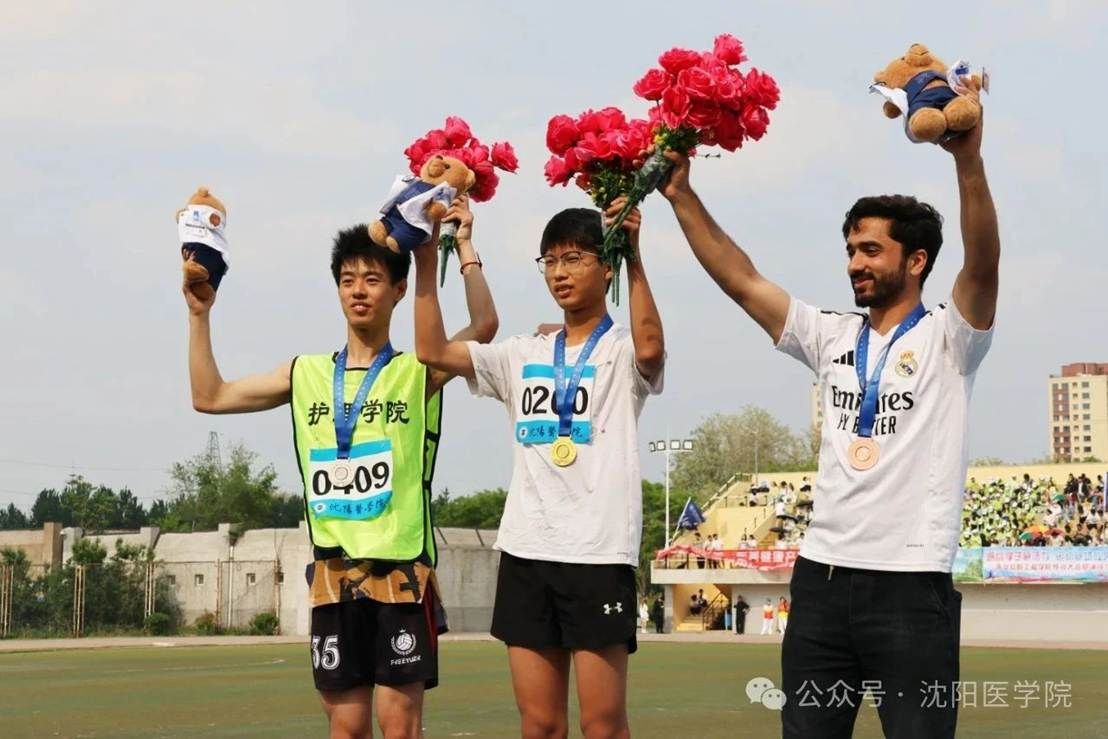 一群人正在跳舞 AI 生成的内容可能不正确。