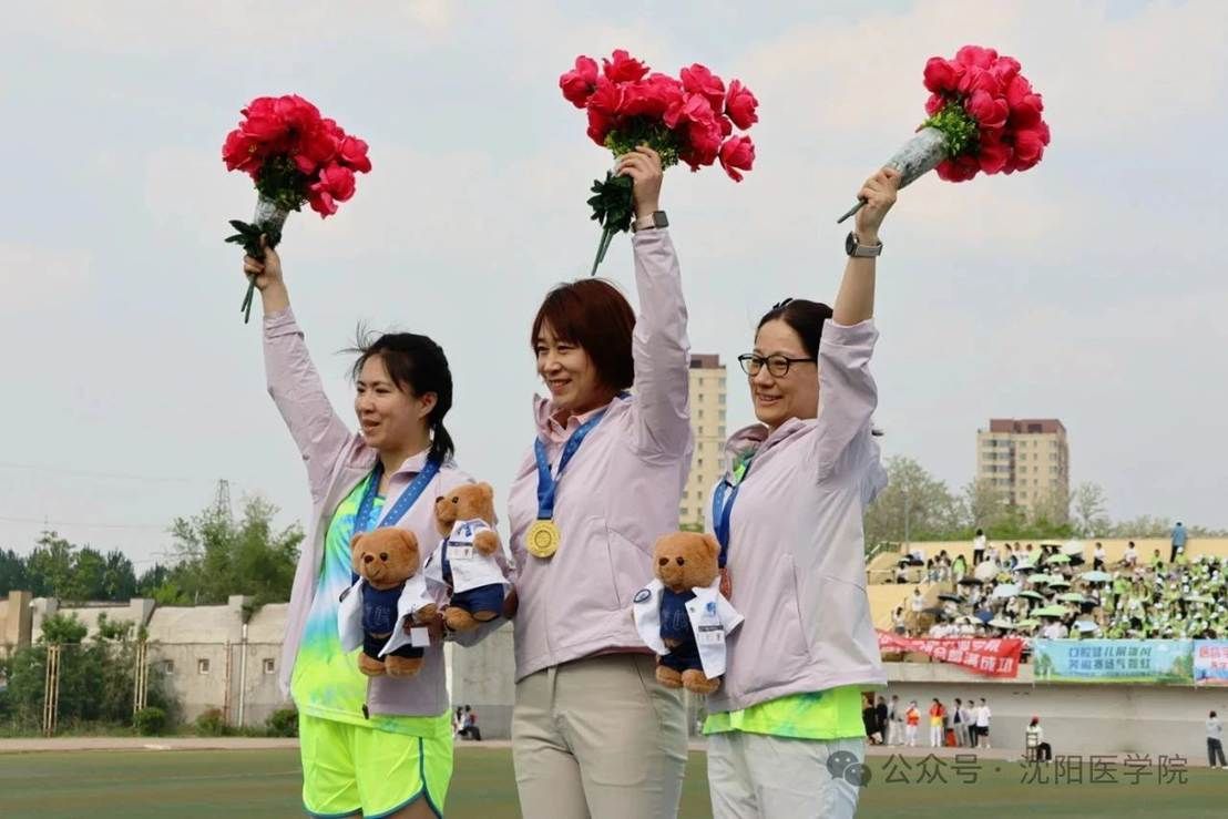 一群粉色的花 AI 生成的内容可能不正确。